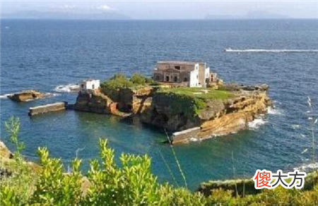 太平洋有座墓岛，墓岛藏有诡异诅咒，至今也没有人明白其中的秘密