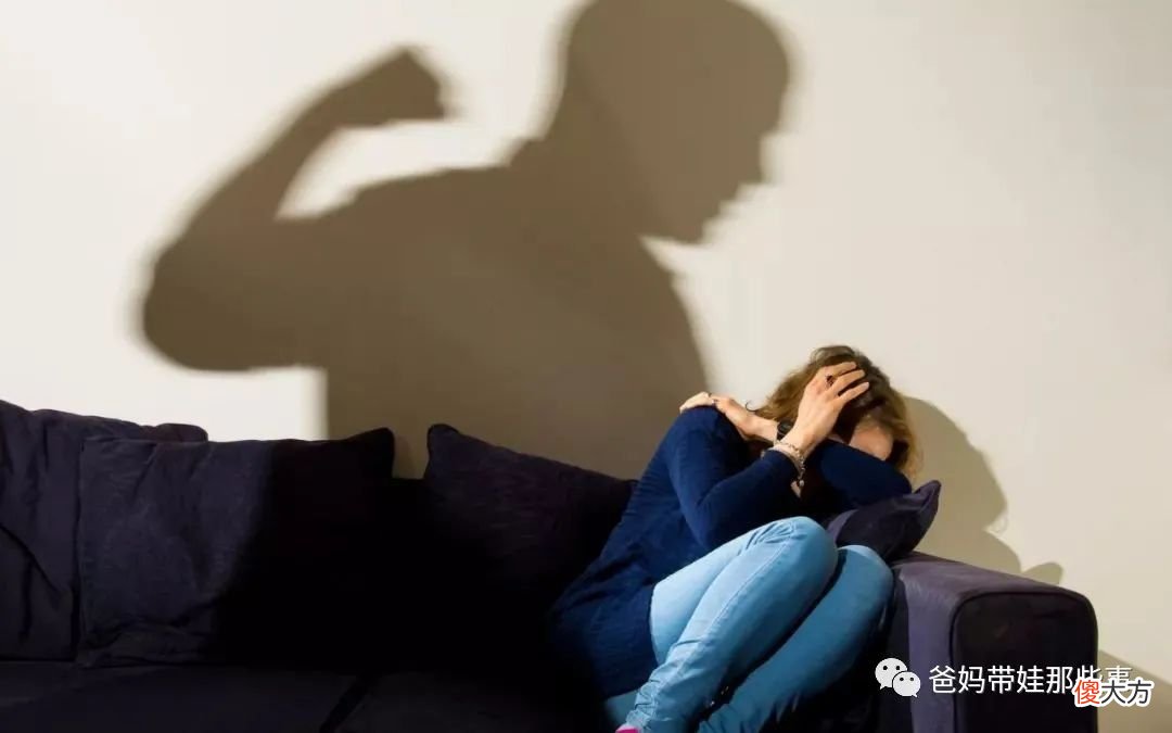 新加坡孩子上网课一天,藤条已卖断货