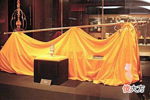千年佛塔压着一根“金箍棒”, 重达2390克, 日本专家却直呼不可能
