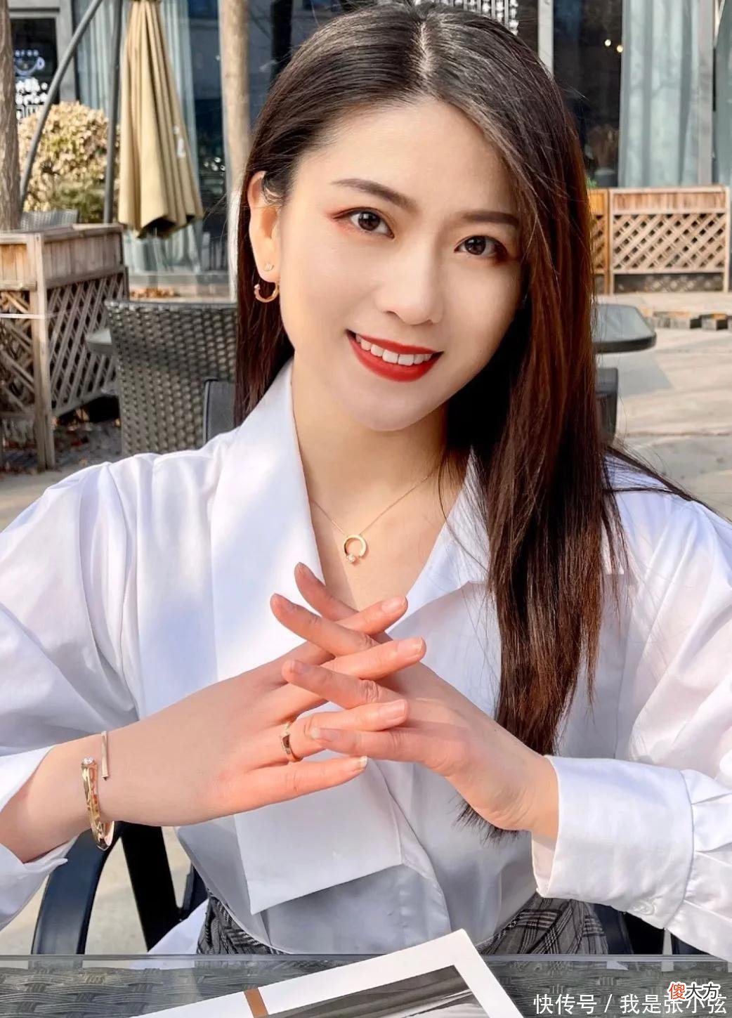 【时尚一点】见过世面的女人手腕上不会空着，该戴手表还是手镯，得分清这3点