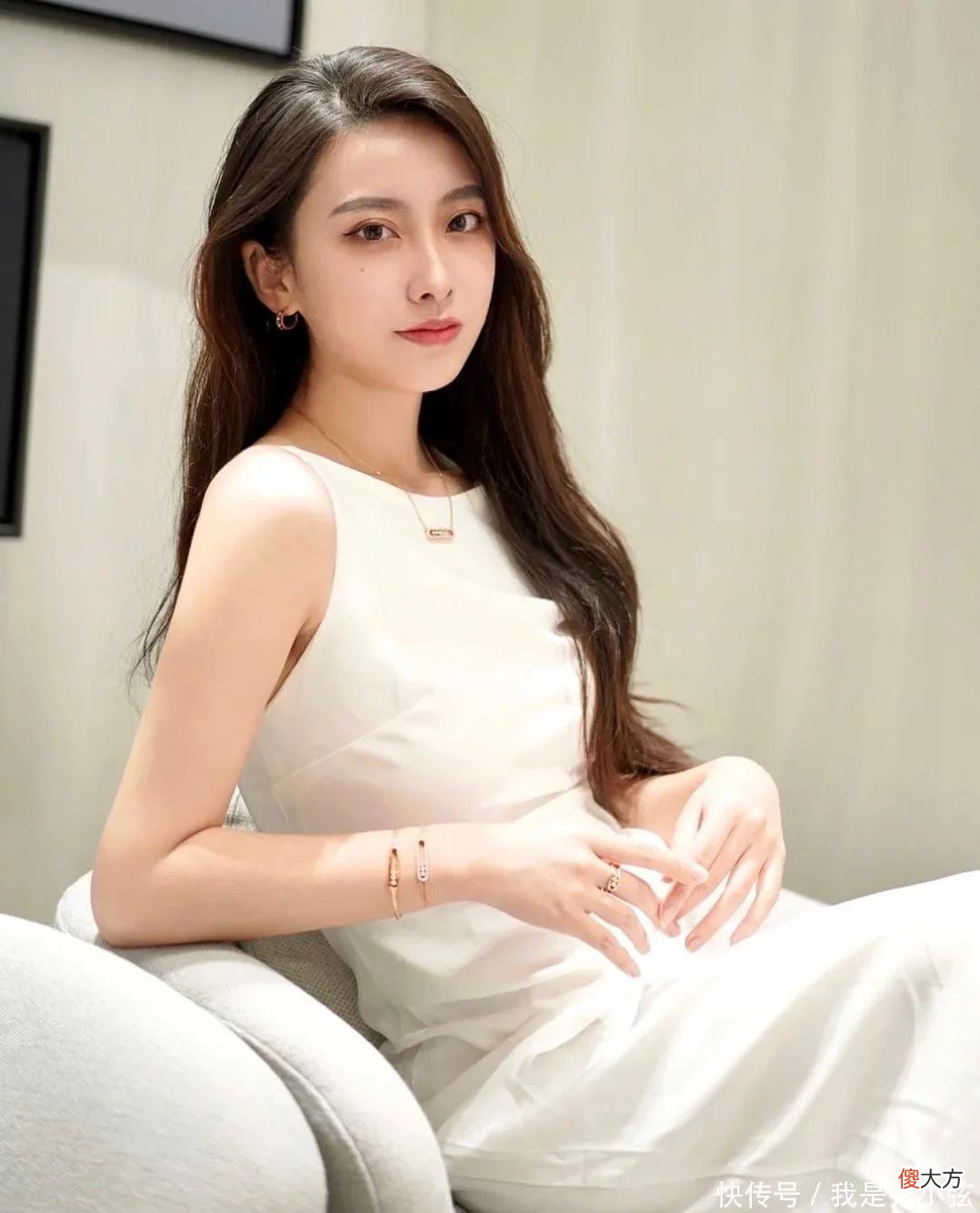 【时尚一点】见过世面的女人手腕上不会空着，该戴手表还是手镯，得分清这3点