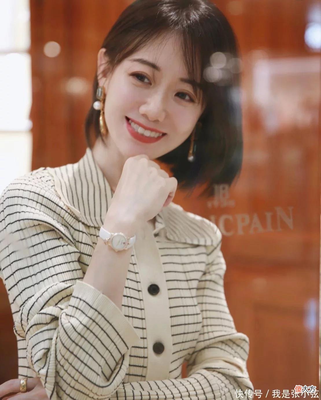 【时尚一点】见过世面的女人手腕上不会空着，该戴手表还是手镯，得分清这3点