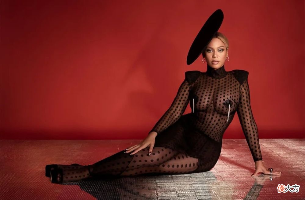 【就爱时尚】时隔6年华丽回归 Beyoncé依旧是时尚顶流
