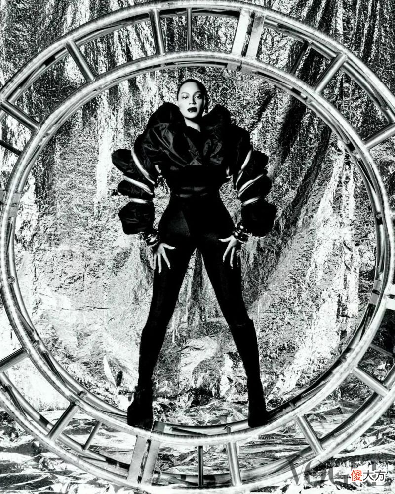 【就爱时尚】时隔6年华丽回归 Beyoncé依旧是时尚顶流