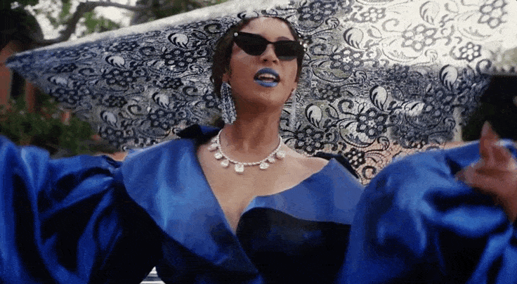 【就爱时尚】时隔6年华丽回归 Beyoncé依旧是时尚顶流