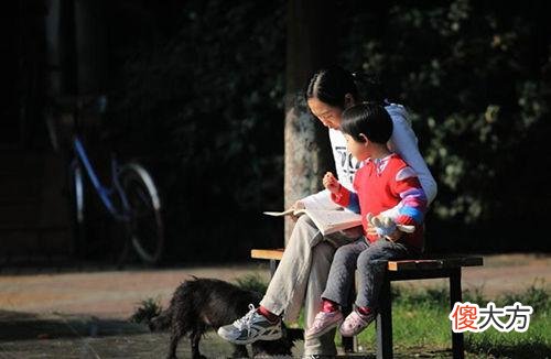 从小听故事增进孩子的语言表达能力，可也有弊端，妈妈需要重视