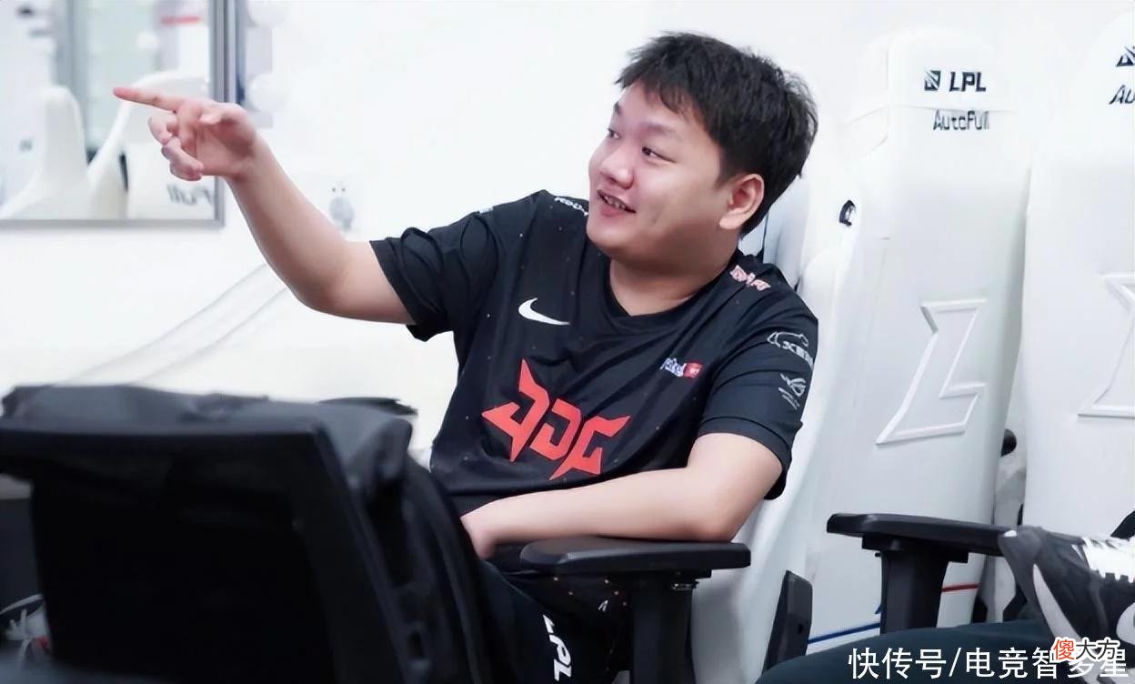 【游戏世界】山鸡也能登上最佳阵容？两大解说公开投票，膏子哥也不能忘