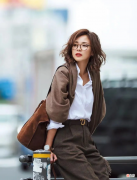 【就爱时尚】女人会打扮才更优雅，学会这3个“懒人配色”，时髦好看又不费力