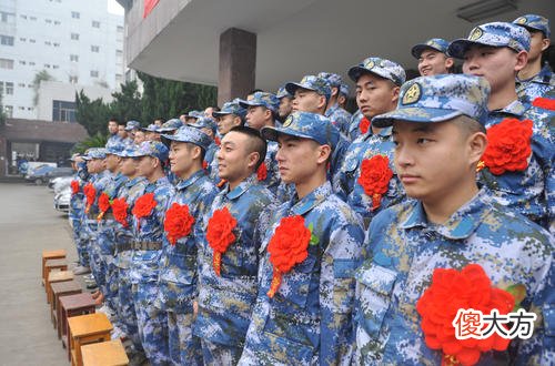 【历史故事】大学生做错事，2年内不得复学，被罚款4万余元，网友却拍手称好