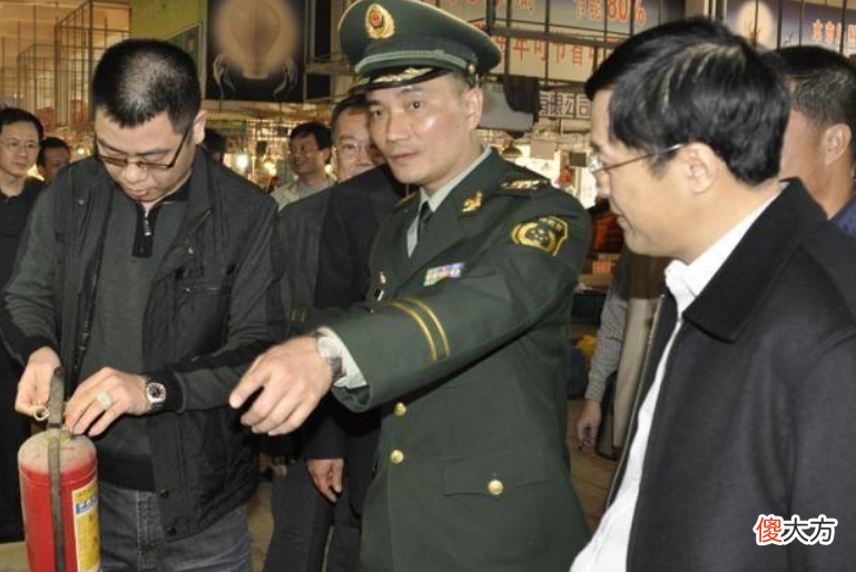 【历史故事】有其父必有其子,许世友三子各服役于海陆空三军,小儿子出息最大