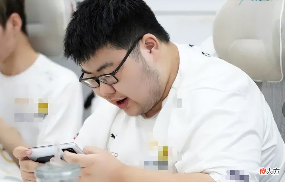 【游戏迷】王者荣耀：小胖直播间打巅峰赛，被省级女关羽恶心到了