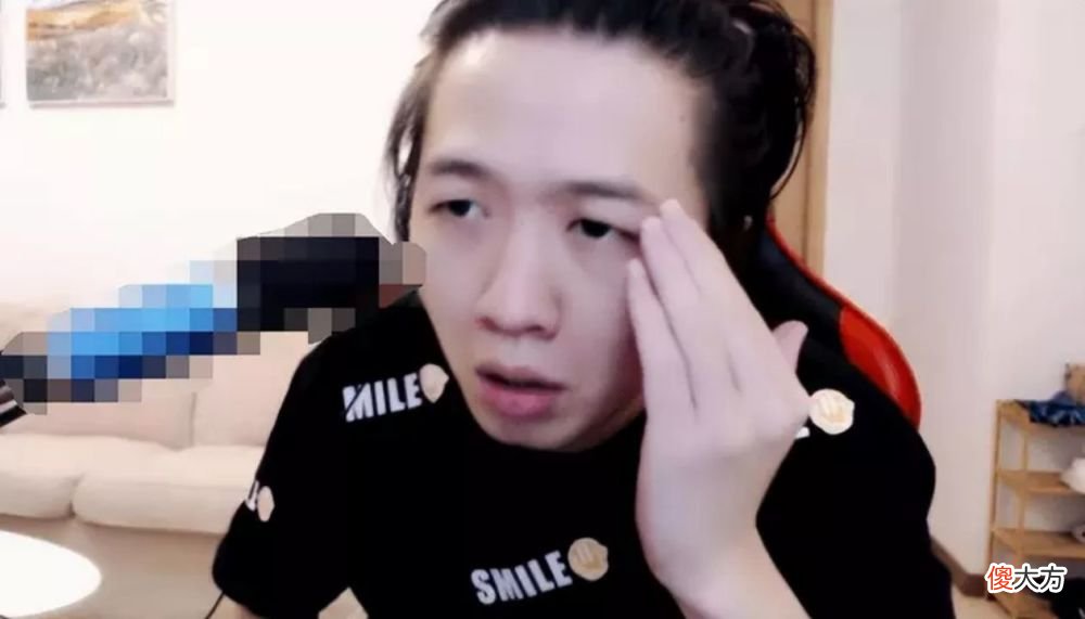 【游戏世界】王者荣耀：柱子做客吕德华直播，嫌弃柱子玩得菜，赢下队友带飞