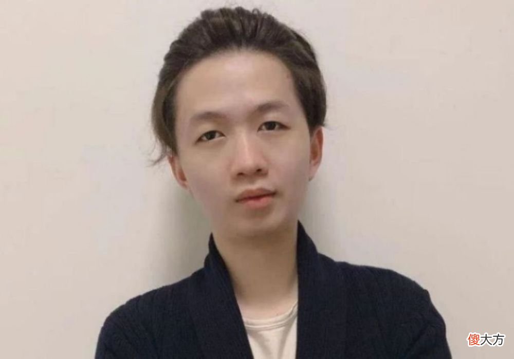 【游戏世界】王者荣耀：柱子做客吕德华直播，嫌弃柱子玩得菜，赢下队友带飞