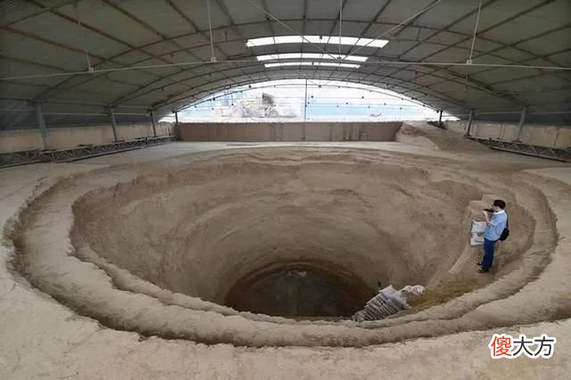 【历史故事】冬季地窖温度较高，古代穷人为什么不挖地窖避寒，而在户外被冻死？