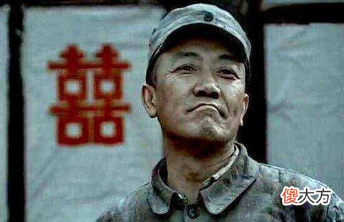 【爱历史】《亮剑》中，李云龙查岗发现朱子明的床铺凉了，为何就紧急集合？