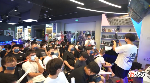 【游戏世界】永劫无间线下观赛盛况空前，美女coser太吸睛，这氛围太顶了！