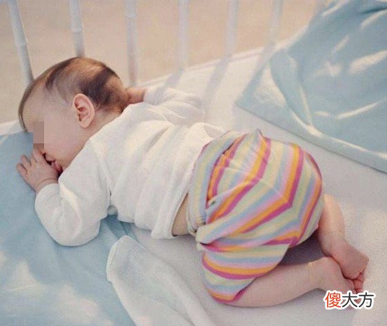 为什么孩子睡觉爱滚来滚去?并非是“热了”,这3个原因家长要知道