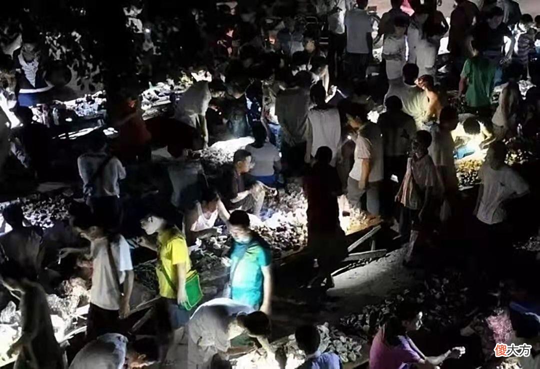 【历史故事】凌晨3点北京鬼市，天亮就消失，2大规矩：看货不问价，找货不照人