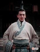 【爱历史】扶苏身边有蒙恬，蒙恬手握三十万大军，而且劝扶苏不急着赴死，为何扶苏还是一