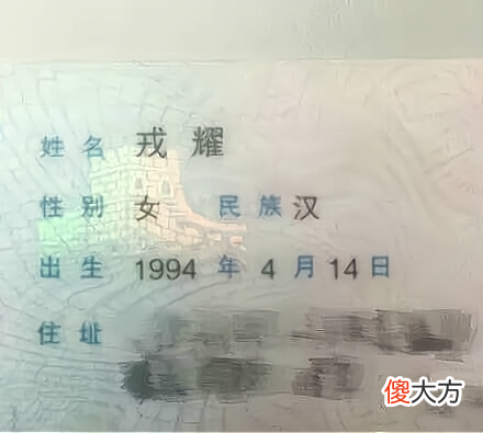 “假复姓”名字越来越流行，既不美观也没有意义，却深受父母们喜欢，名字里带个姓氏那么重要？