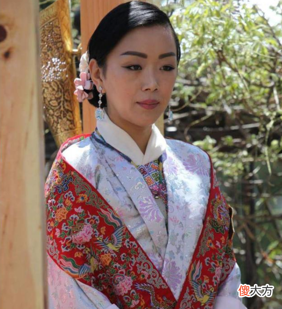 【爱历史】被偏爱的不丹三公主：一年举办2次婚礼，头戴唯一的钻石王冠