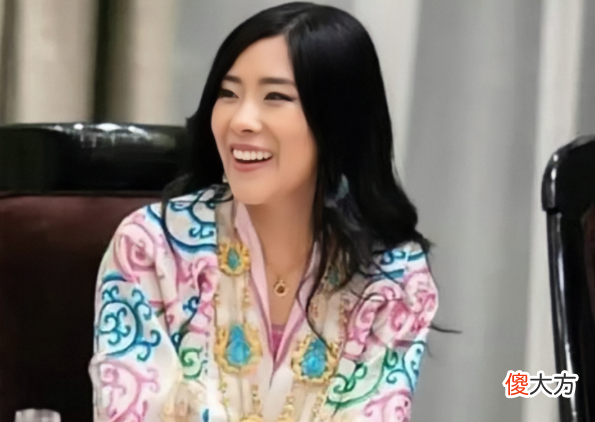 【爱历史】被偏爱的不丹三公主：一年举办2次婚礼，头戴唯一的钻石王冠