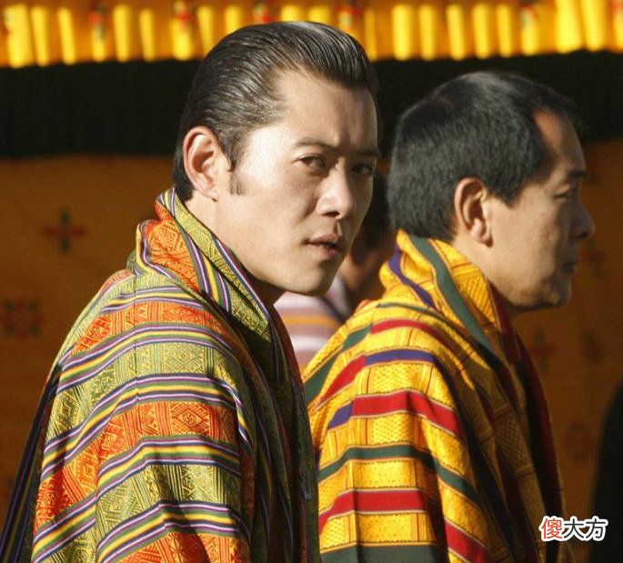 【爱历史】被偏爱的不丹三公主：一年举办2次婚礼，头戴唯一的钻石王冠