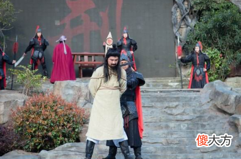 【历史故事】古代死囚吃断头饭，狱卒为何要放一块臭肉？死囚反而感激涕零