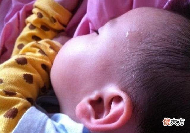 孩子睡觉时,若有这3个表现,多半是疾病发出的信号,妈妈要留心
