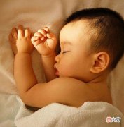 孩子睡觉时，若有这3个表现，多半是疾病发出的信号，妈妈要留心