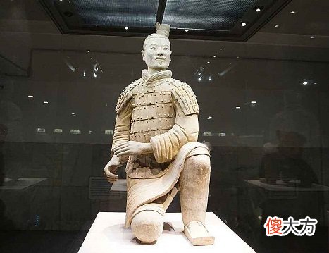 【爱历史】兵马俑真的用活人烧制？专家检测一尊裂开的兵马俑，终于真相大白