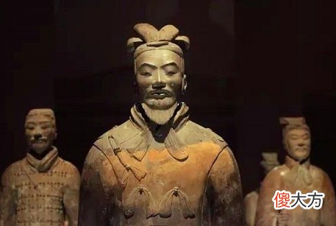 【爱历史】兵马俑真的用活人烧制？专家检测一尊裂开的兵马俑，终于真相大白