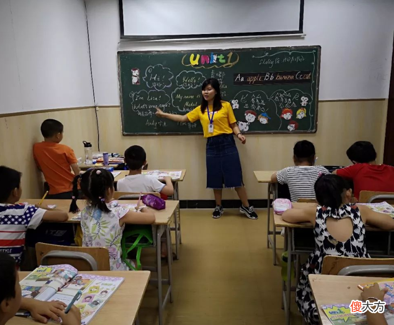 若学生沉迷游戏，家长别急着批评他，尽量用游戏里的方法教育孩子