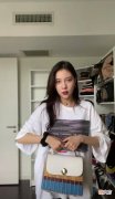 【时尚一点】宋妍霏的藤编包，是一款包包