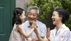 老人帮忙看孩子，天天订外卖咋办？