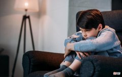 孩子天天和大人顶嘴？家长别再粗暴制止，从这三个方面教育才对
