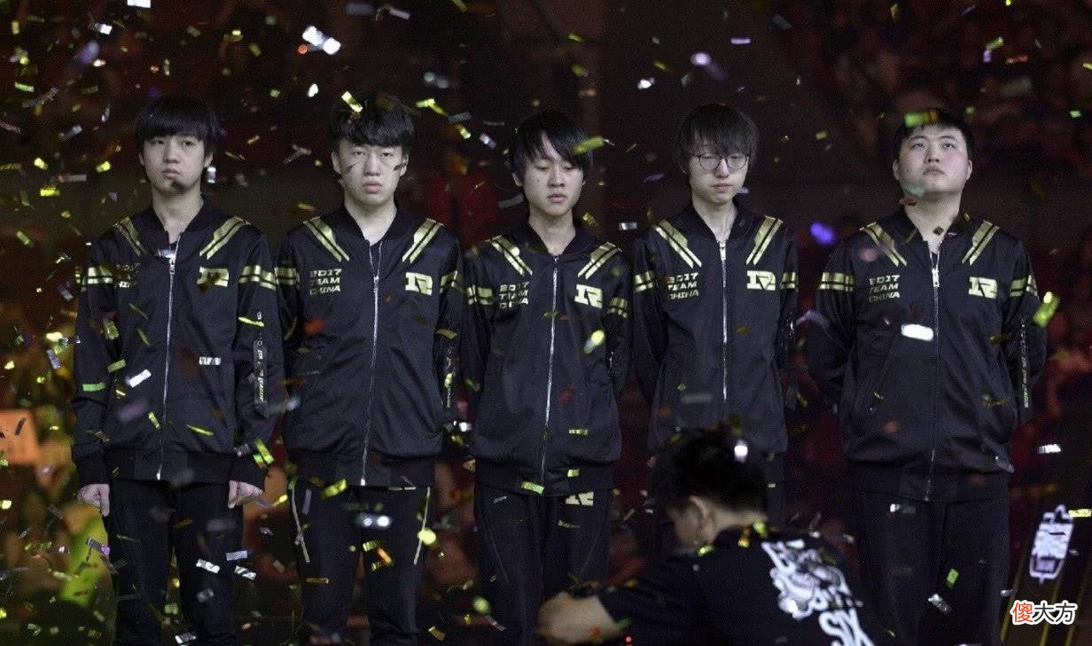 【游戏世界】LPL历届出征服大赏：S8是设计师审美巅峰，今年的最让人失望！