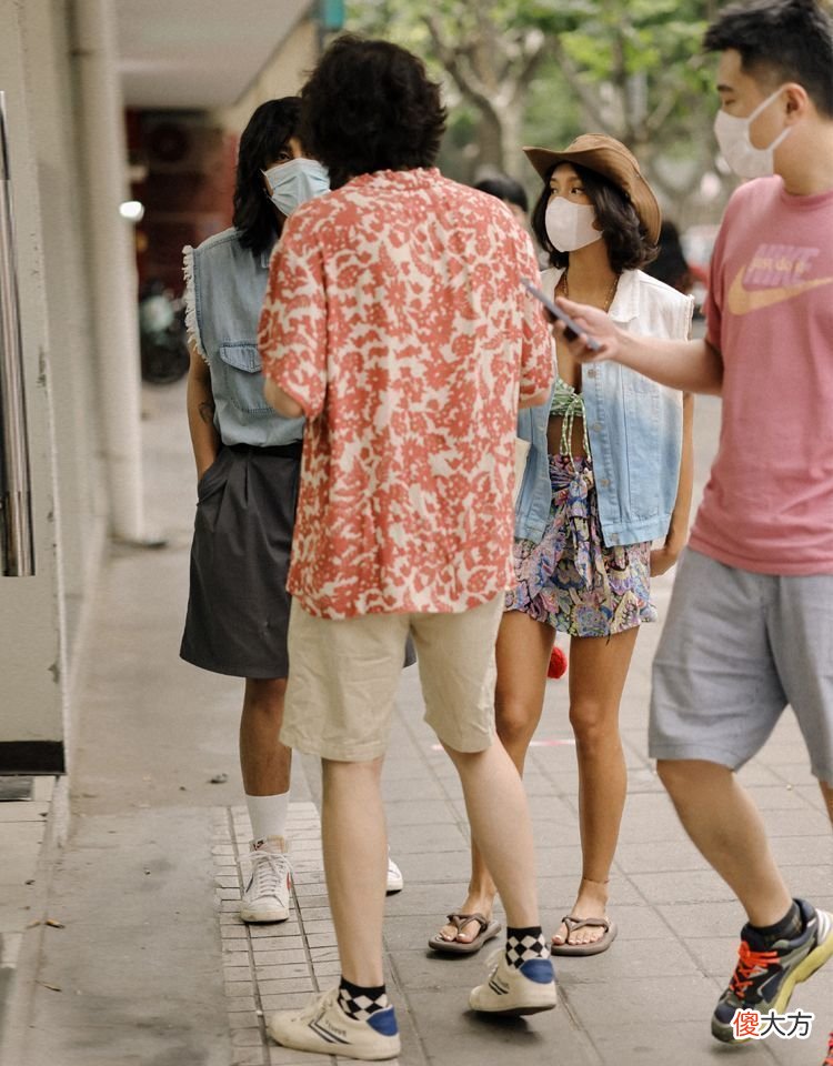 【时尚一点】为什么上海人喜欢穿飞跃鞋？看完街拍后，才发现：华流才是顶流