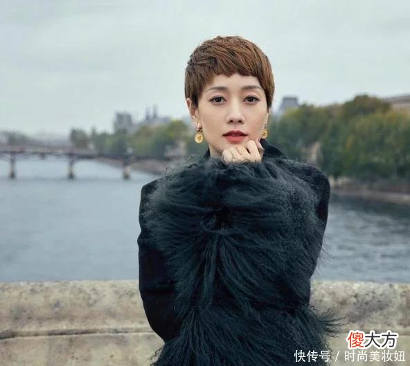 【就爱时尚】马伊琍真有“贵妇”气质，穿墨绿色毛毛大衣高级优雅，气质惊艳