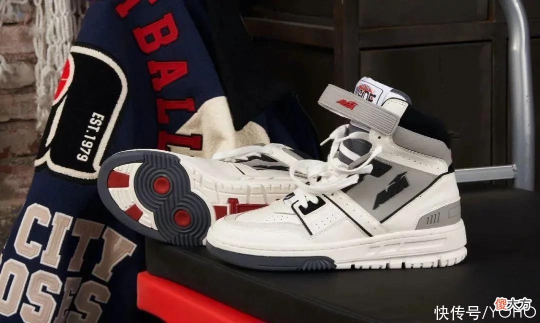 【就爱时尚】小几百就能入手的“巴黎世家平替鞋”,热度竟力压众多鞋王?平替成为鞋圈流量关键词