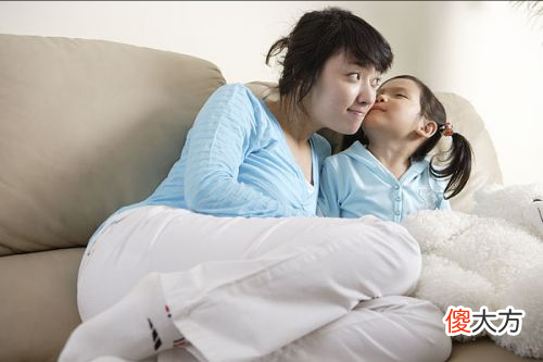 小时候有四个特征的孩子，长大后一般都很孝顺，若占一半父母偷着乐吧，看看你家娃中了几条
