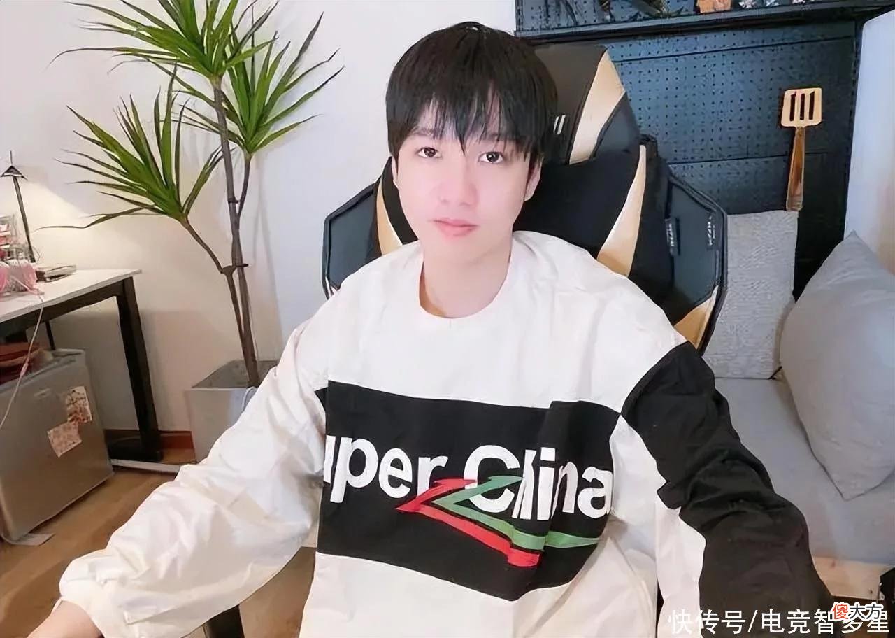 【游戏世界】姿态最佳阵容投票太离谱？一阵中单是rookie，小天竟屈居三阵