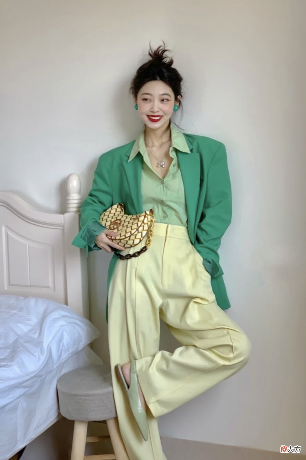 【就爱时尚】黑黄皮女生别胡乱穿衣，5个显白穿搭配色小技巧，快码住！