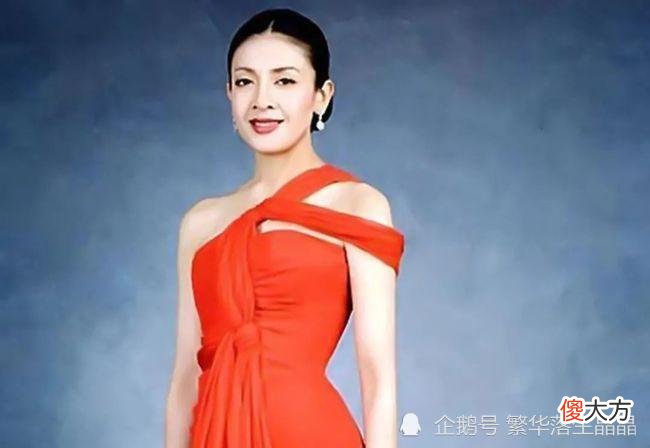 【历史故事】西拉米穿一袭红裙，露出精致的锁骨真美，不愧是泰王心中的白月光