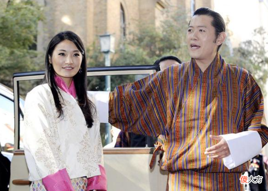 【历史故事】30岁不丹王后缺少贵族气质，和泰国前总理英拉，卡米拉同框都输了