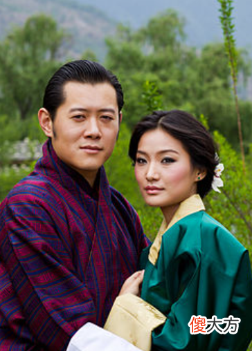 【历史故事】30岁不丹王后缺少贵族气质，和泰国前总理英拉，卡米拉同框都输了