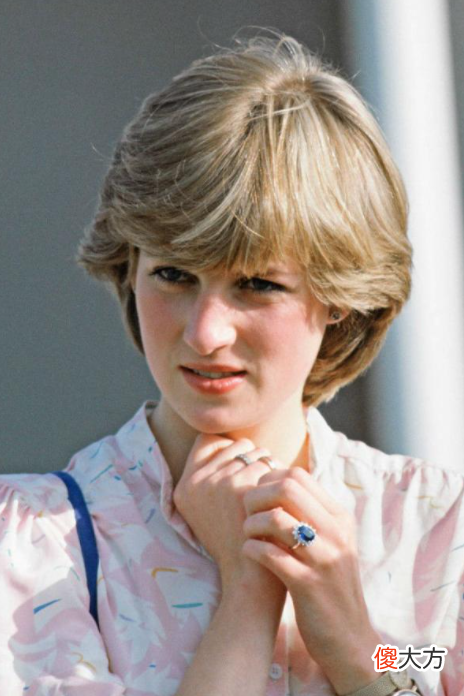 【历史故事】30岁不丹王后缺少贵族气质，和泰国前总理英拉，卡米拉同框都输了