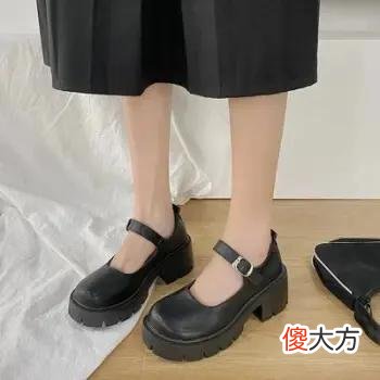 【时尚一点】早秋之际，什么样的鞋子才是女神们的必备之选？