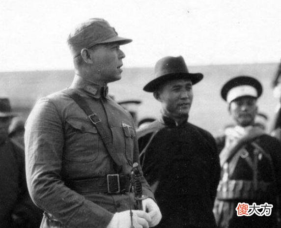 【历史故事】十万军民送行，妻子绝食而亡相随，蒋介石扶灵，只因他战死沙场