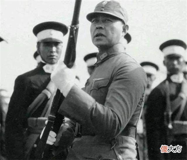 【历史故事】十万军民送行，妻子绝食而亡相随，蒋介石扶灵，只因他战死沙场